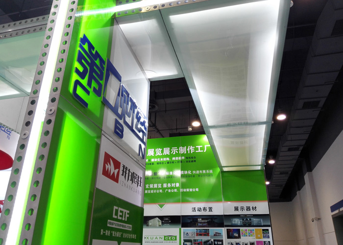 蜜桃AV成人无码久久精品顶部灯箱