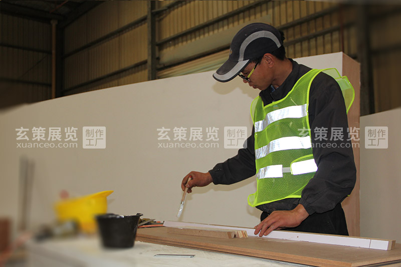 蜜桃黄色网站展览工厂工人
